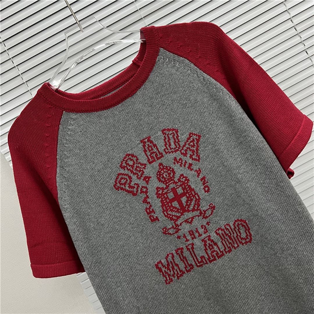 Prada T-Shirt de Malha Raglan com Logo Prada Milano foto 16