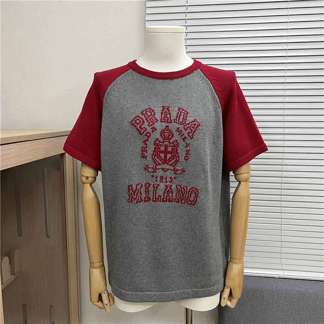 Prada T-Shirt de Malha Raglan com Logo Prada Milano foto 18