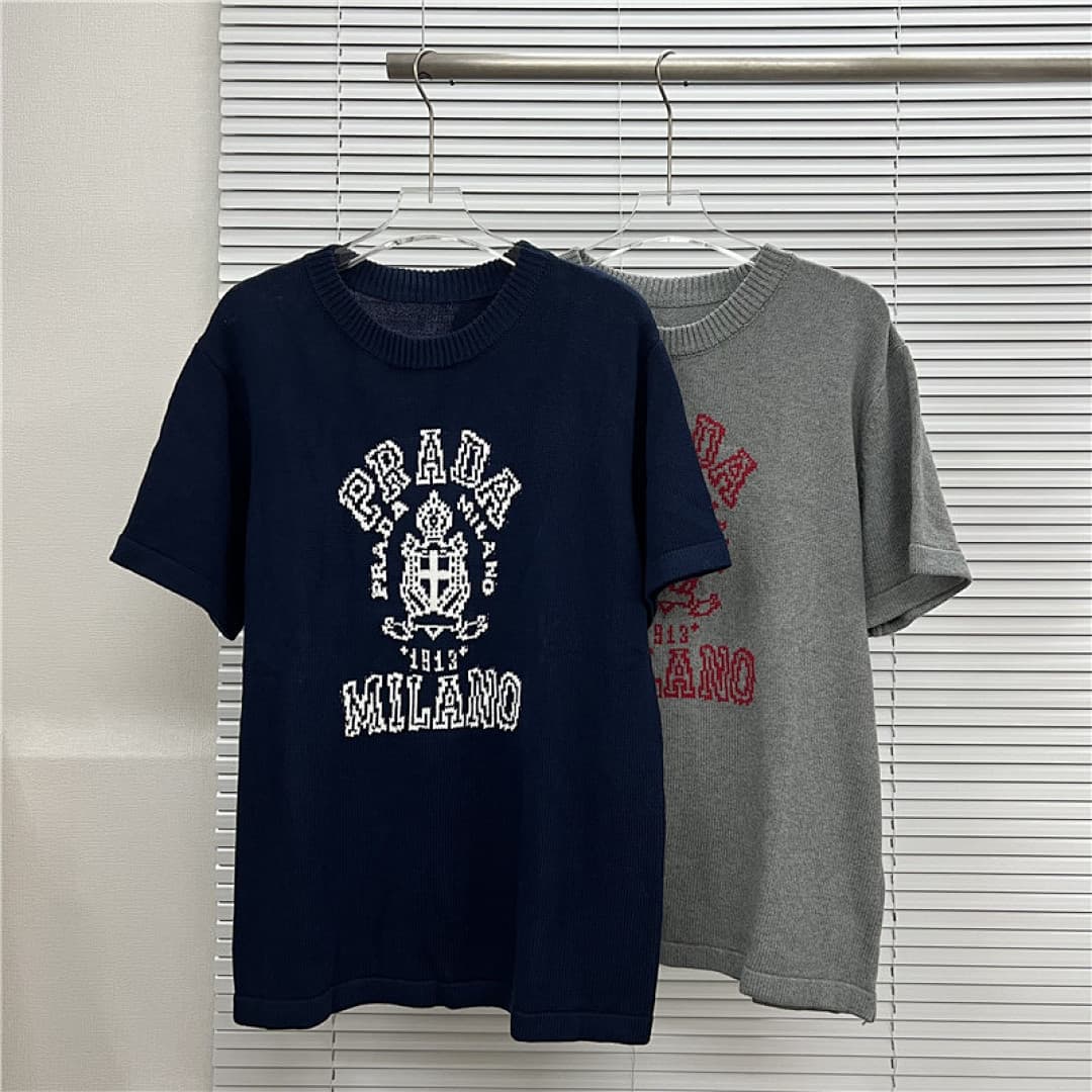 T-shirt Prada Emblema foto 01