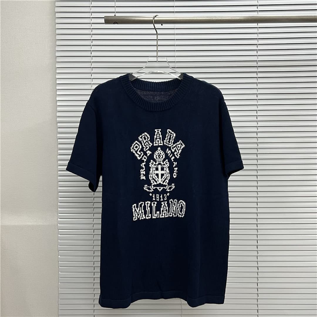 T-shirt Prada Emblema foto 02
