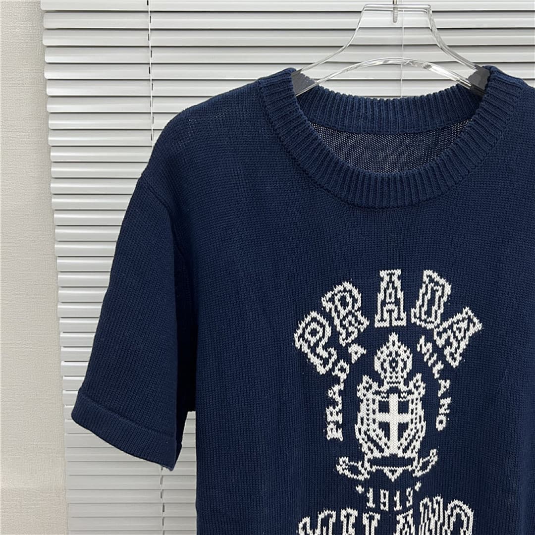 T-shirt Prada Emblema foto 04