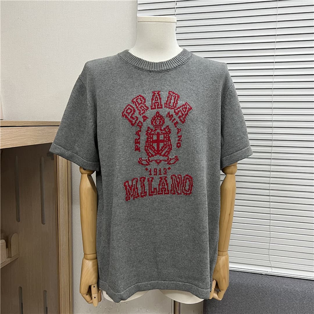 T-shirt Prada Emblema foto 19