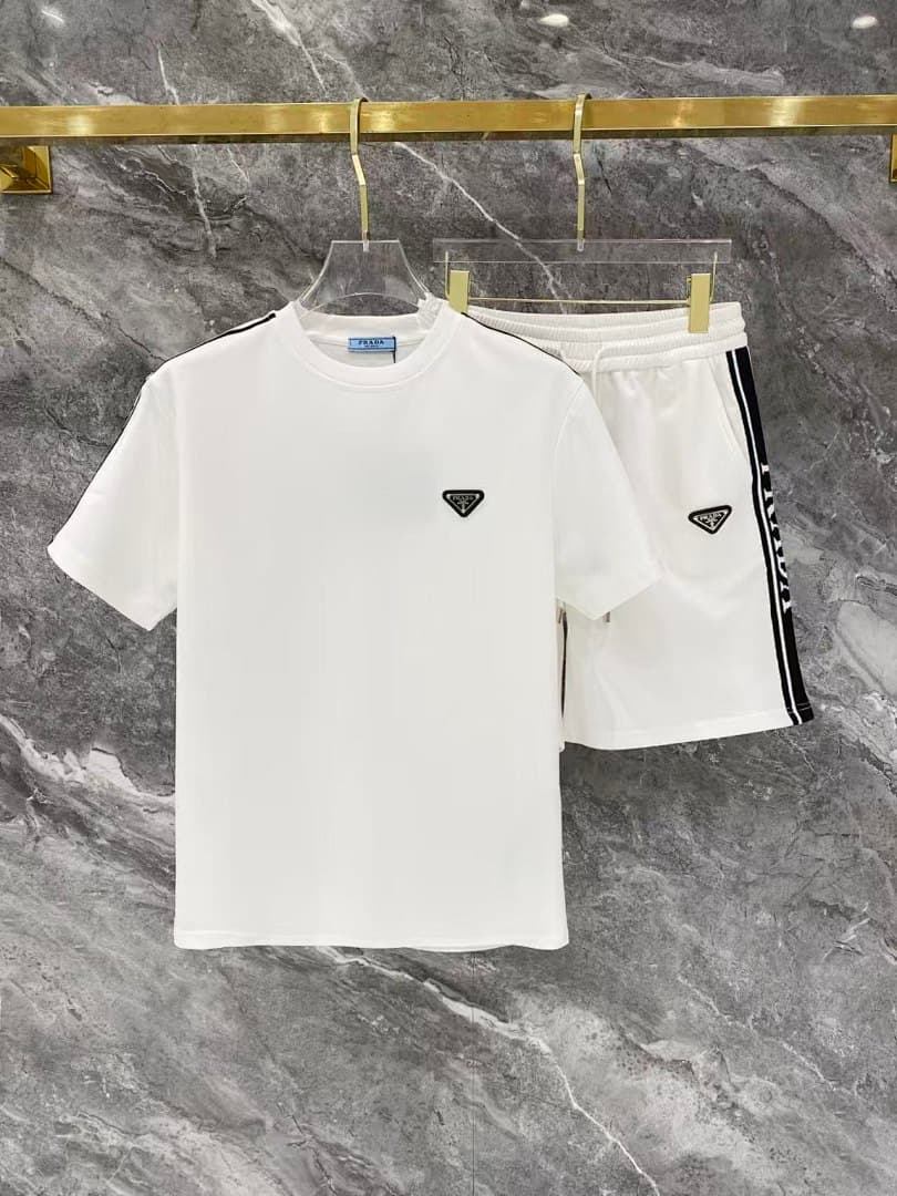 Conjunto Prada T-shirt e Calções foto 02