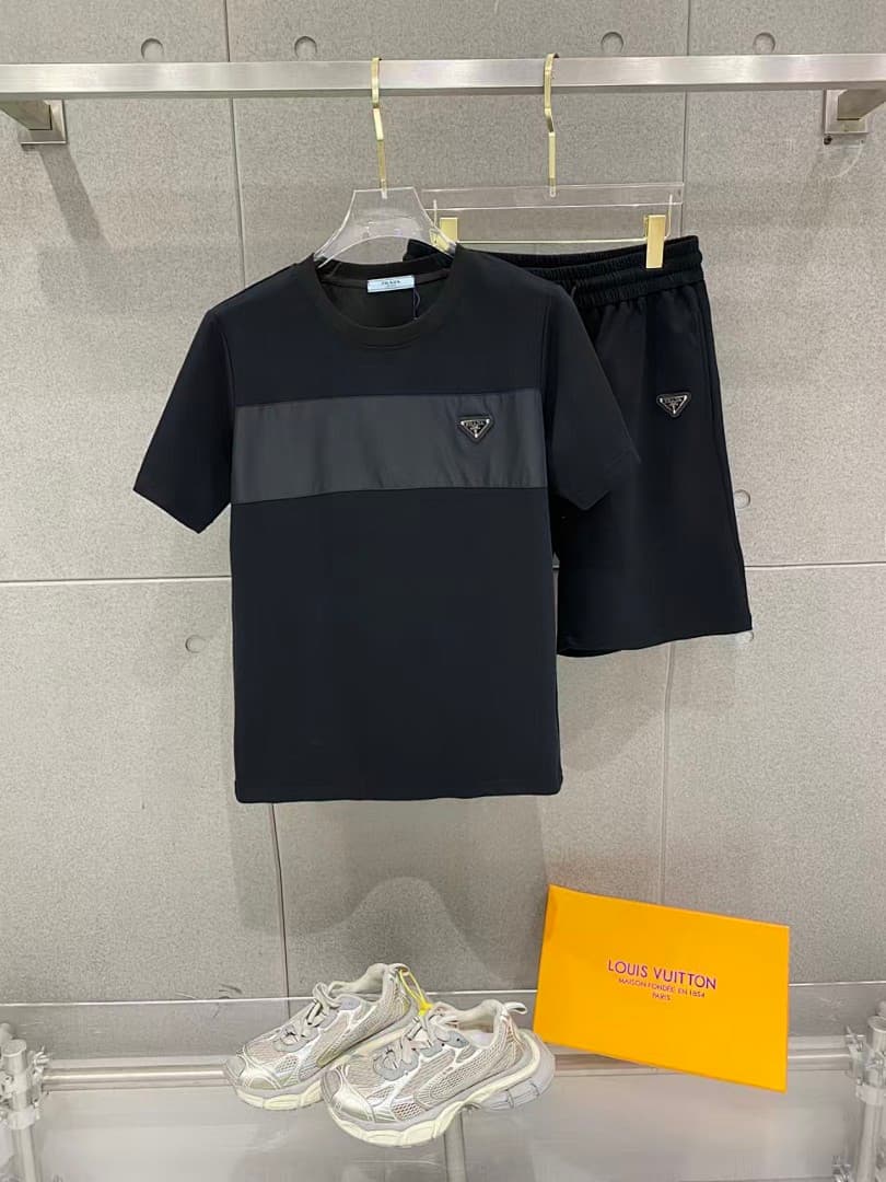 Conjunto Prada T-shirt e Calções foto 03