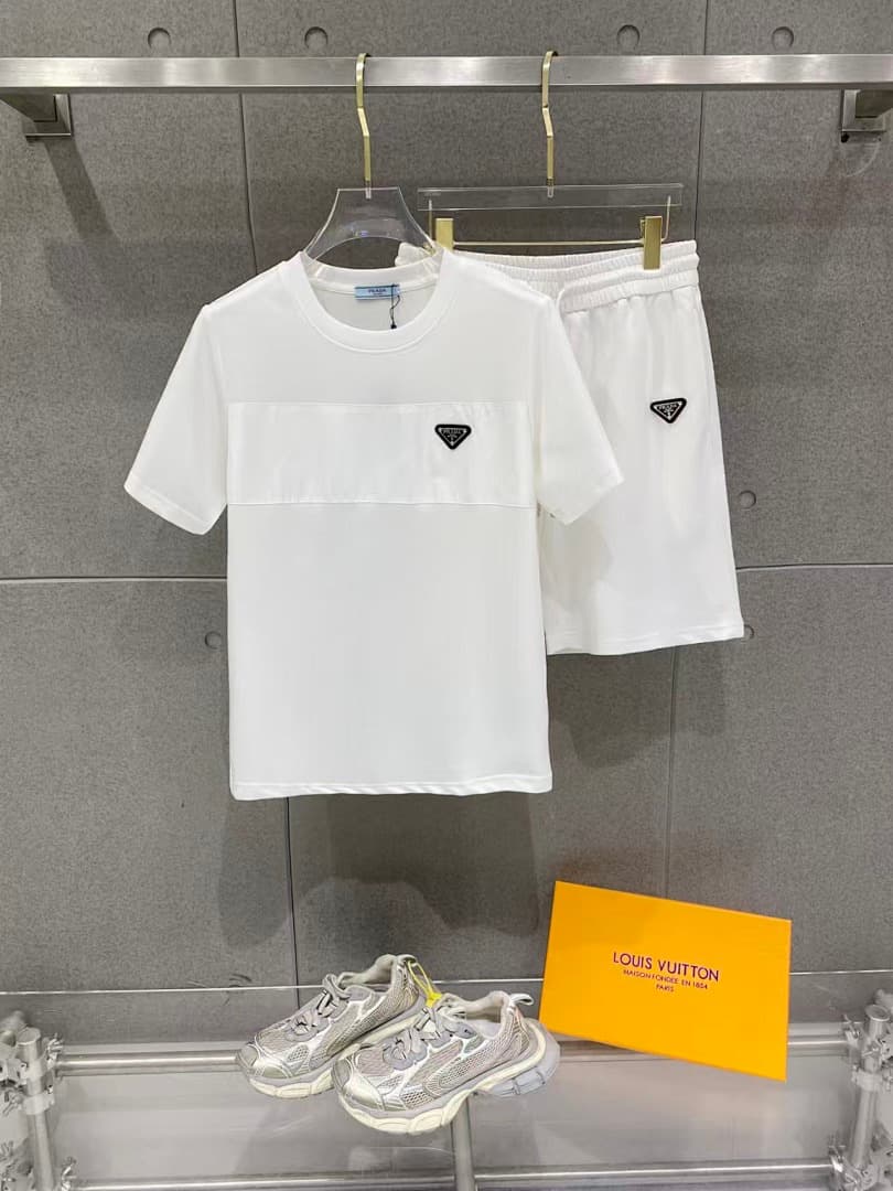 Conjunto Prada T-shirt e Calções foto 04