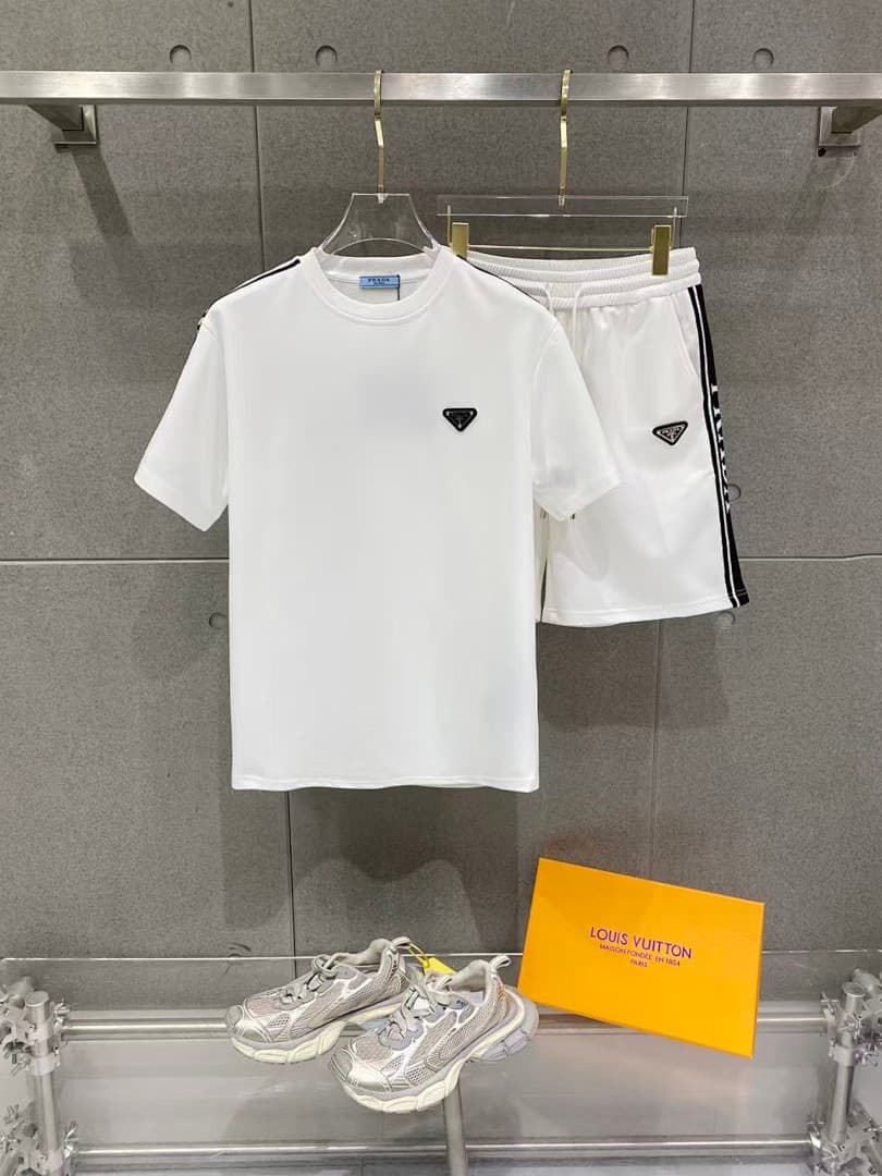 Conjunto Prada T-shirt e Calções foto 05