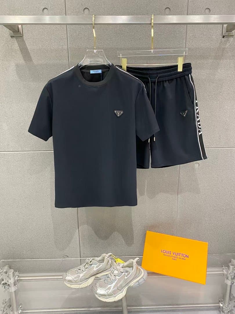 Conjunto Prada T-shirt e Calções foto 06