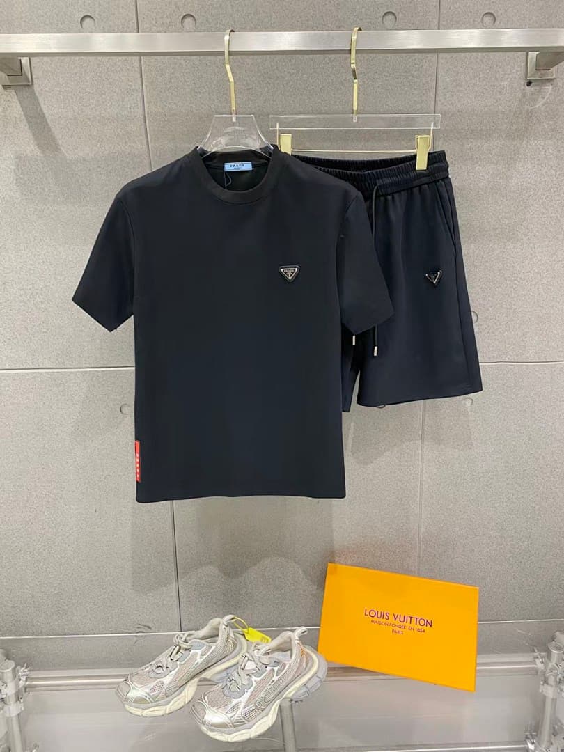 Conjunto Prada T-shirt e Calções foto 07