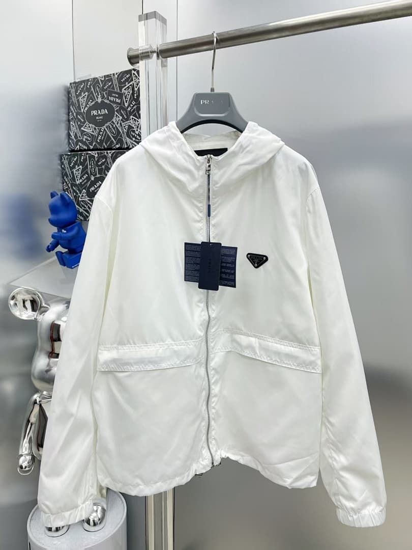 Conjunto Prada Casaco, T-shirt e Calções foto 13