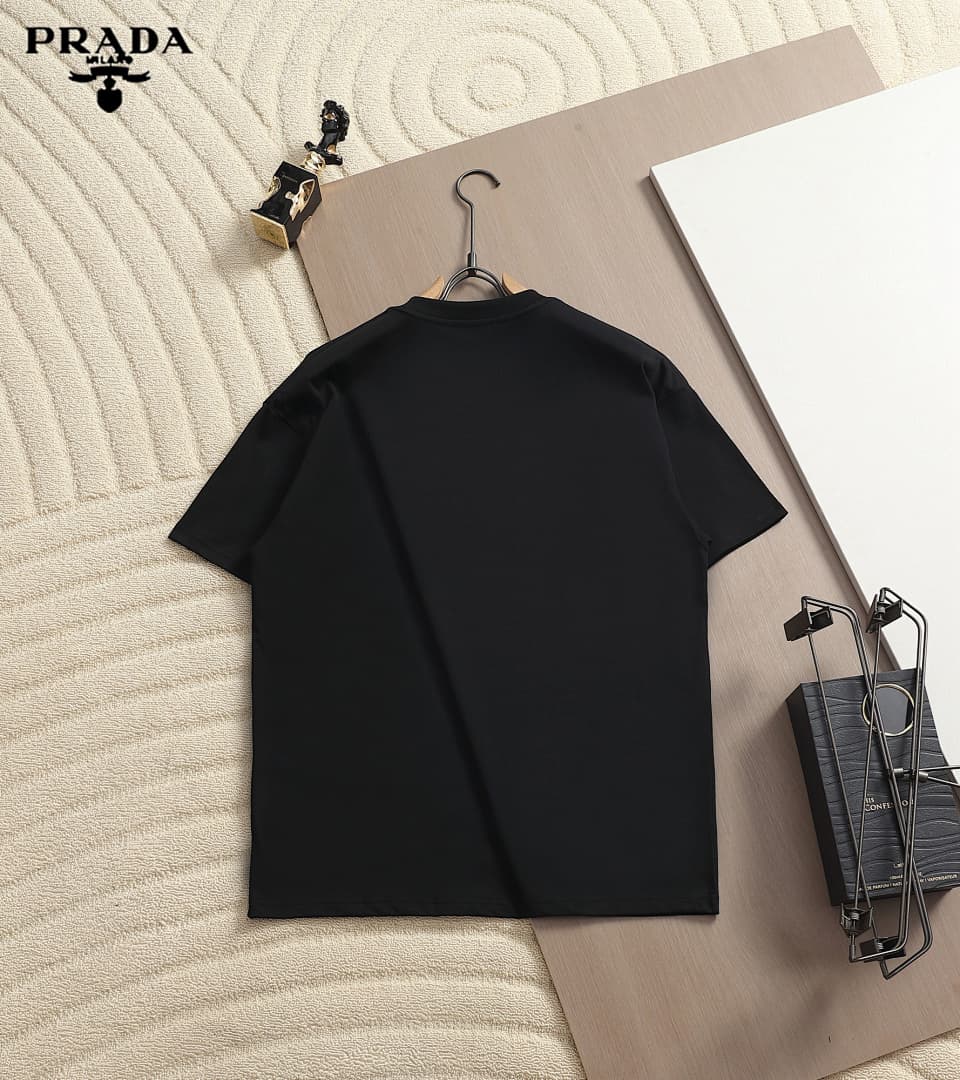 T-shirt Prada Re-Nylon Triângulo foto 09