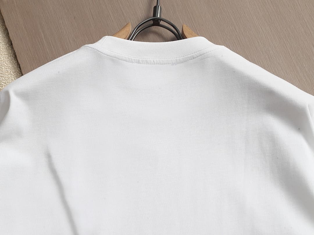T-shirt Prada Re-Nylon Triângulo foto 16