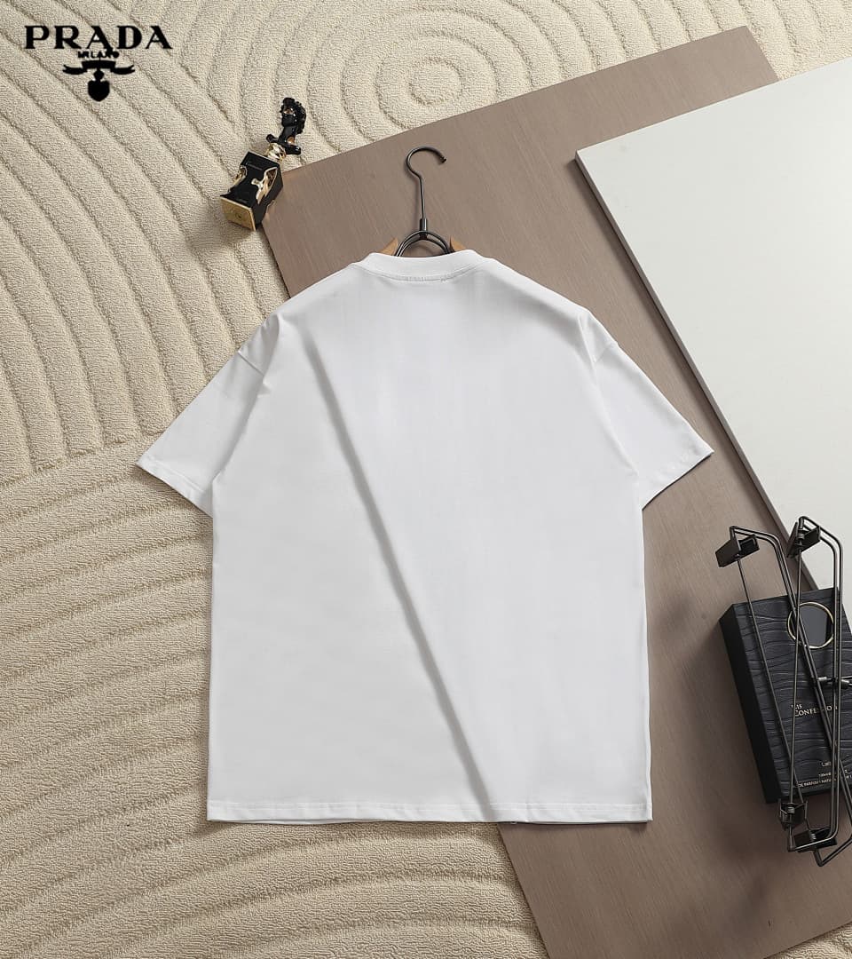 T-shirt Prada Re-Nylon Triângulo foto 19