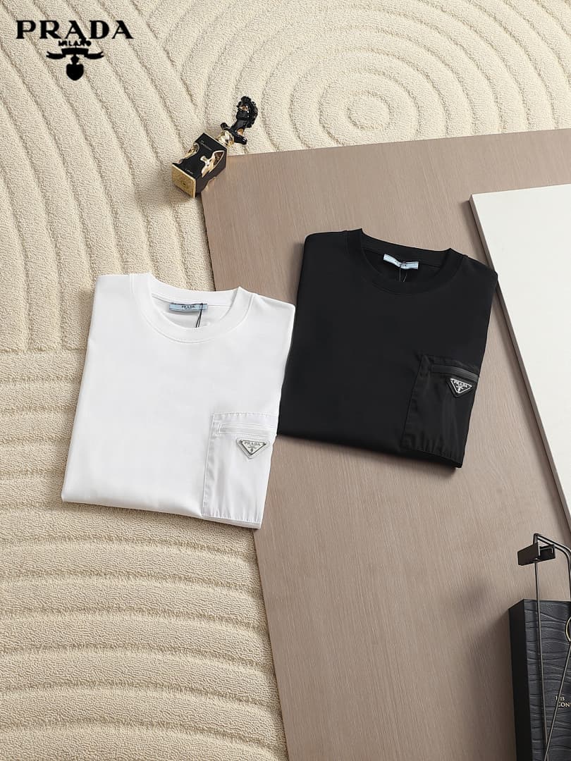 T-shirt Prada Re-Nylon Triângulo foto 22