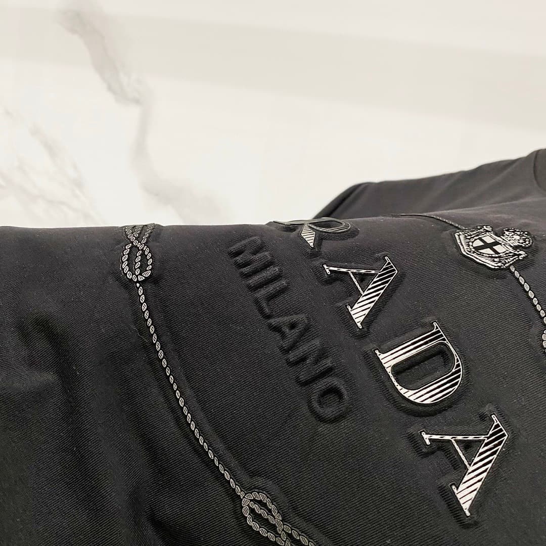 T-shirt Prada TT62 Logo Oval foto 06