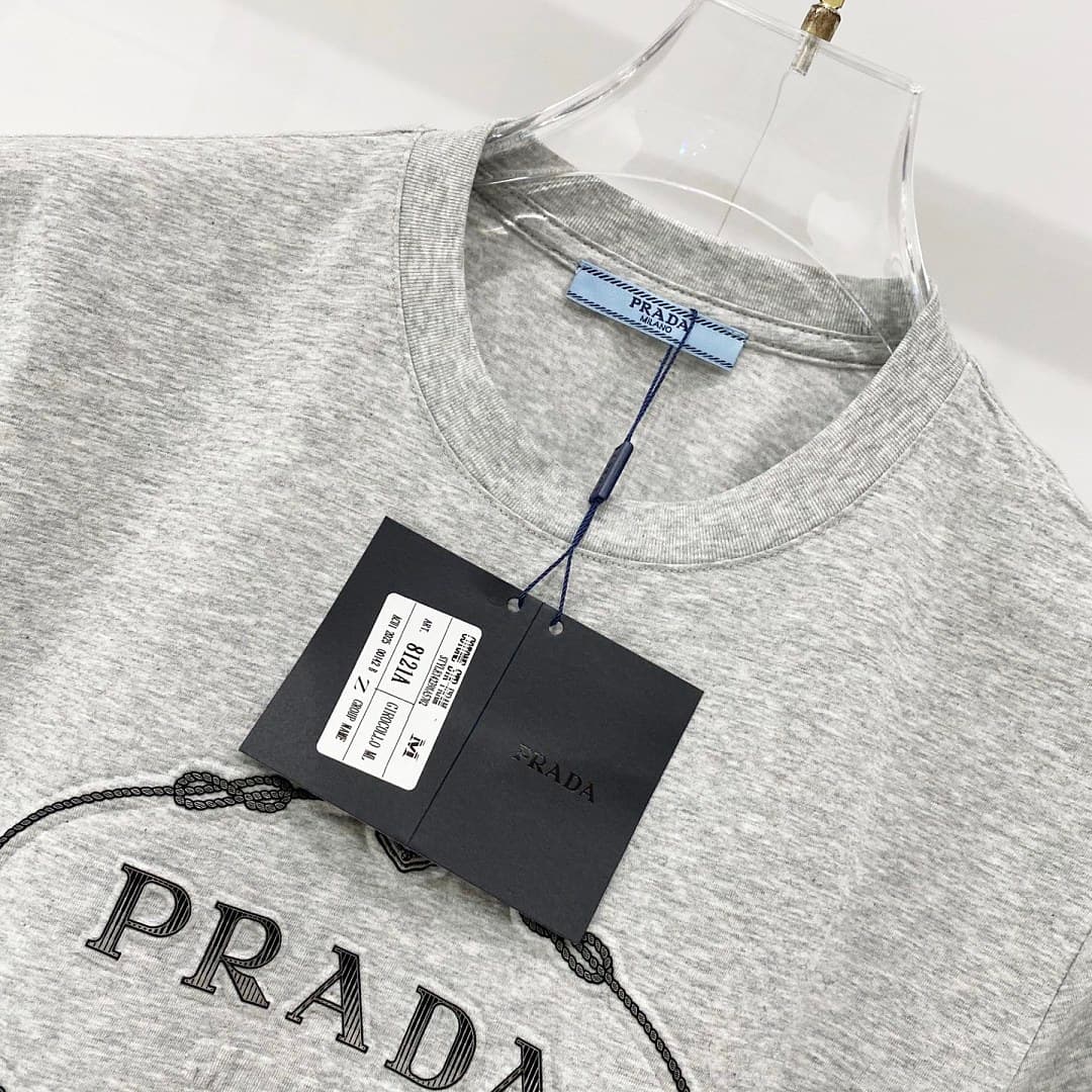 T-shirt Prada TT64 Logo Oval Cinzenta foto 04
