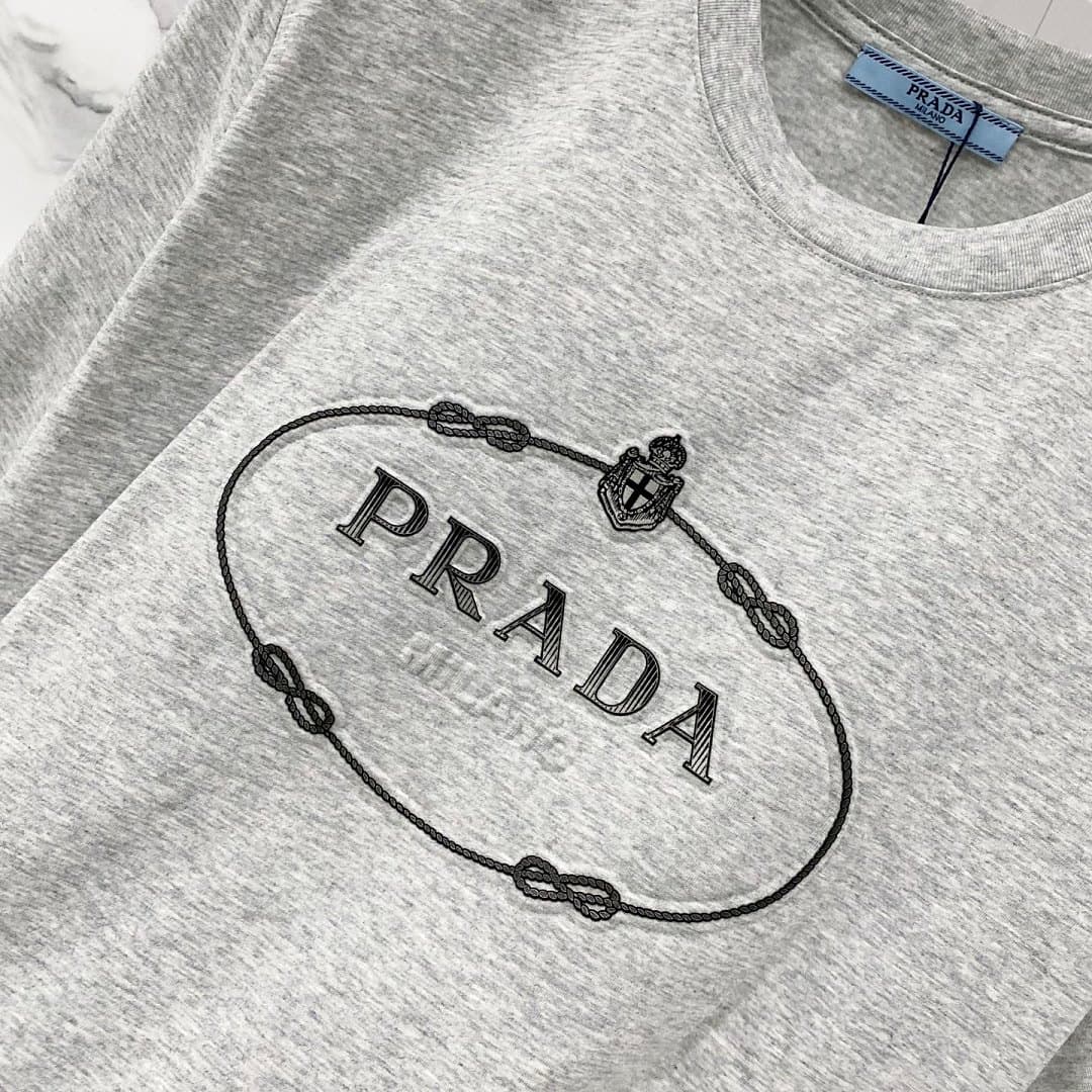 T-shirt Prada TT64 Logo Oval Cinzenta foto 05