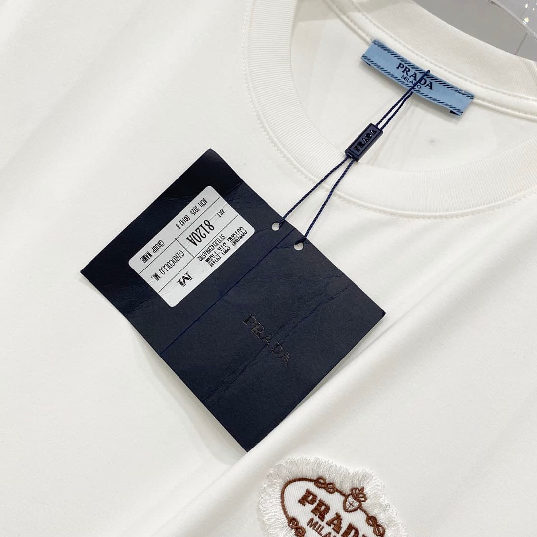 T-shirt Prada TT66 Logo Oval Branca foto 05