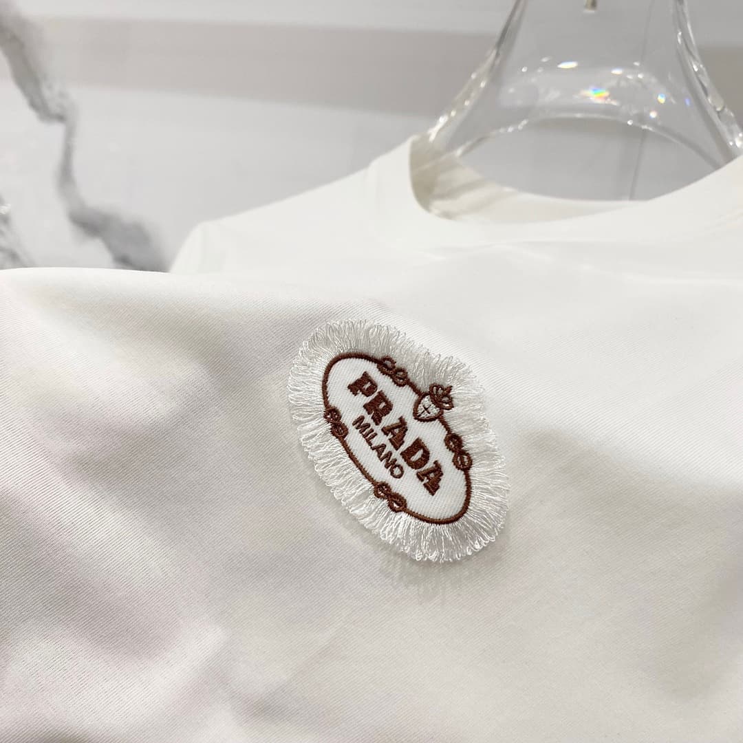 T-shirt Prada TT66 Logo Oval Branca foto 06