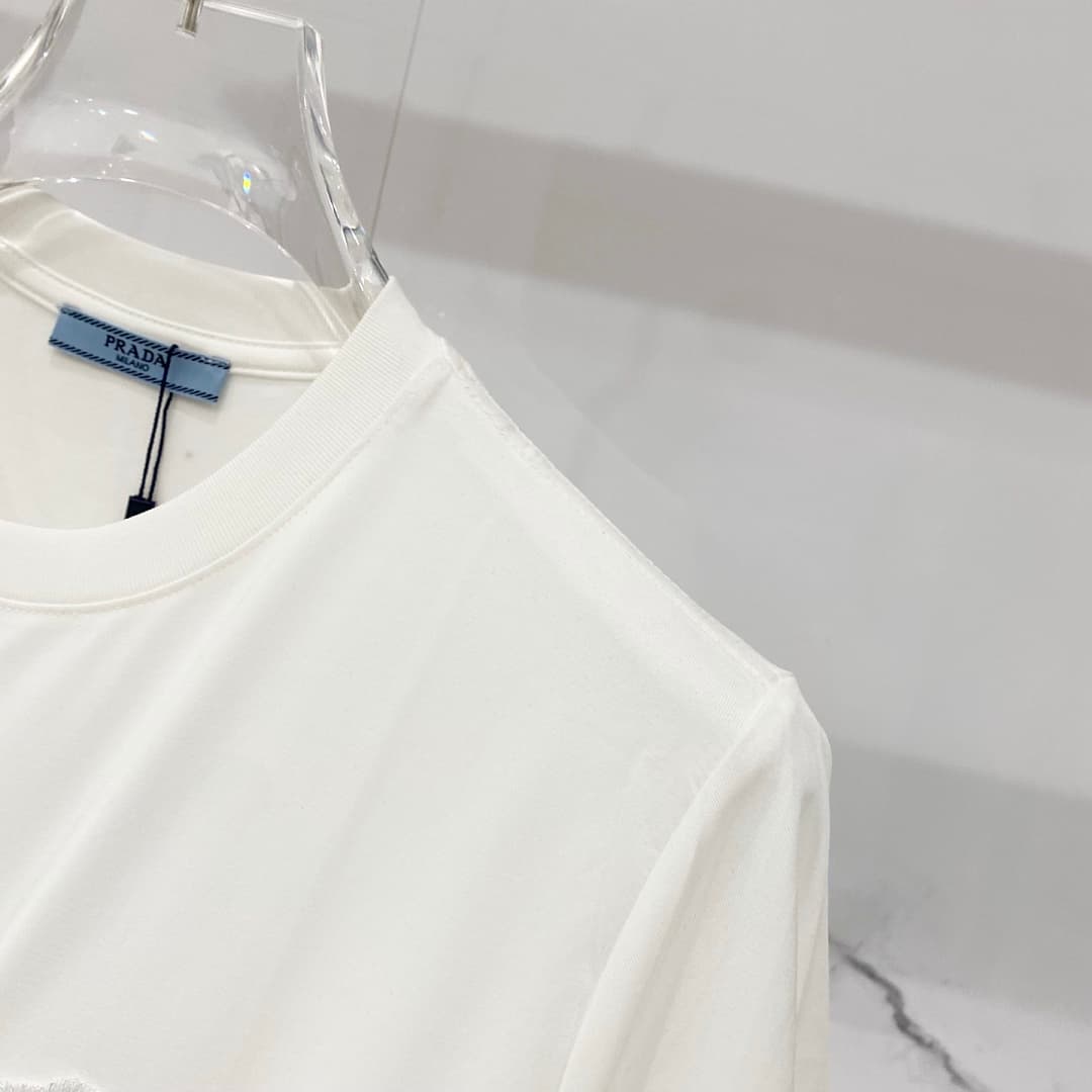 T-shirt Prada TT66 Logo Oval Branca foto 07