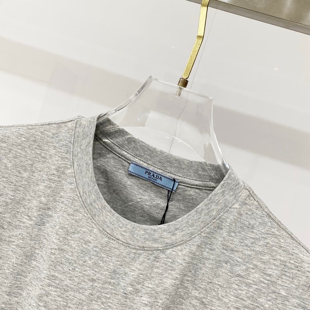 T-shirt Prada TT67 Logo Oval Cinzenta foto 03