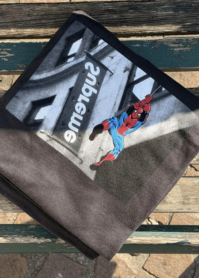 Camiseta Supreme SS26 Spiderman foto 15