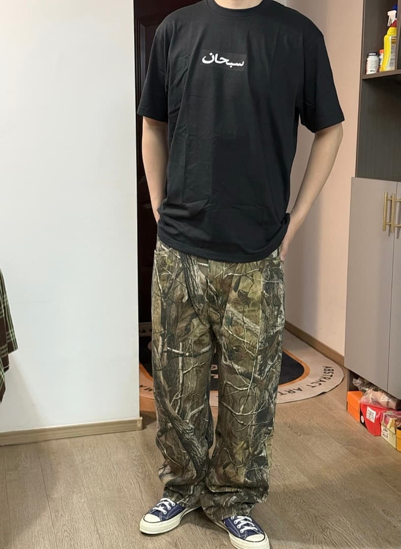 Camiseta Supreme SS26 Arabic Box Logo foto 18