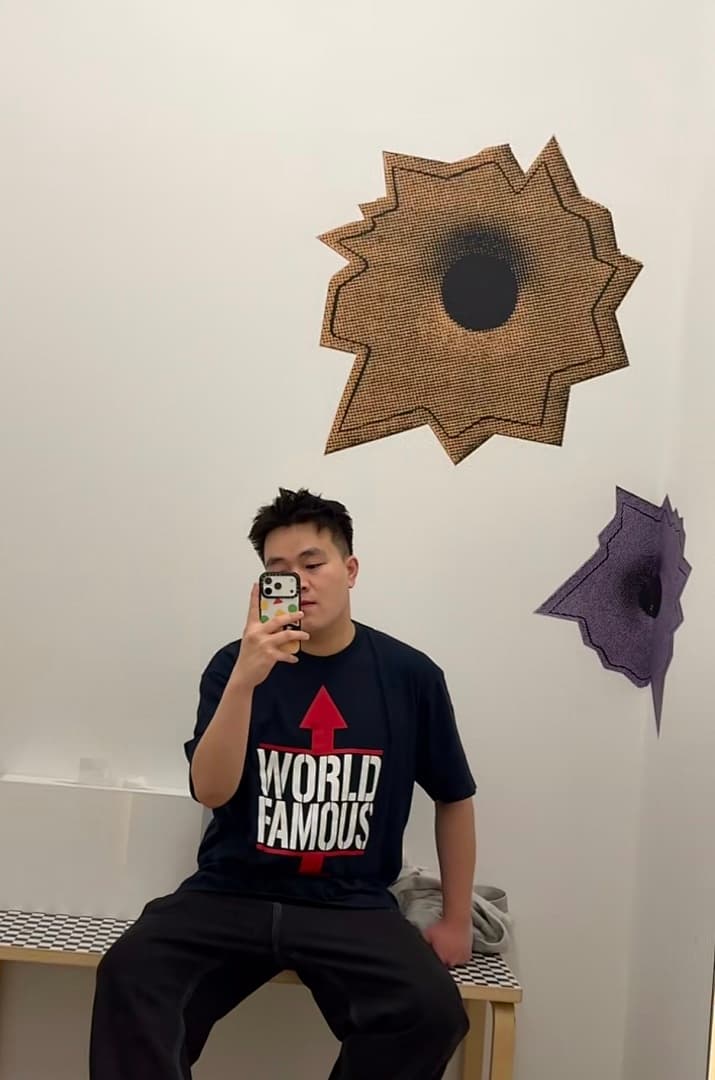 T-Shirt Supreme 26SS World Famous foto 01