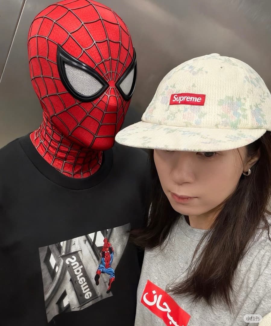 T-Shirt Supreme 26SS Arabic Box Logo foto 01