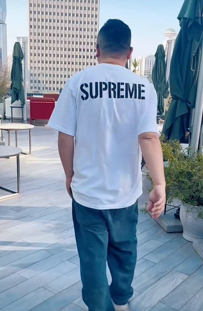 T-Shirt Supreme WEEK1 World Famous Standard foto 09