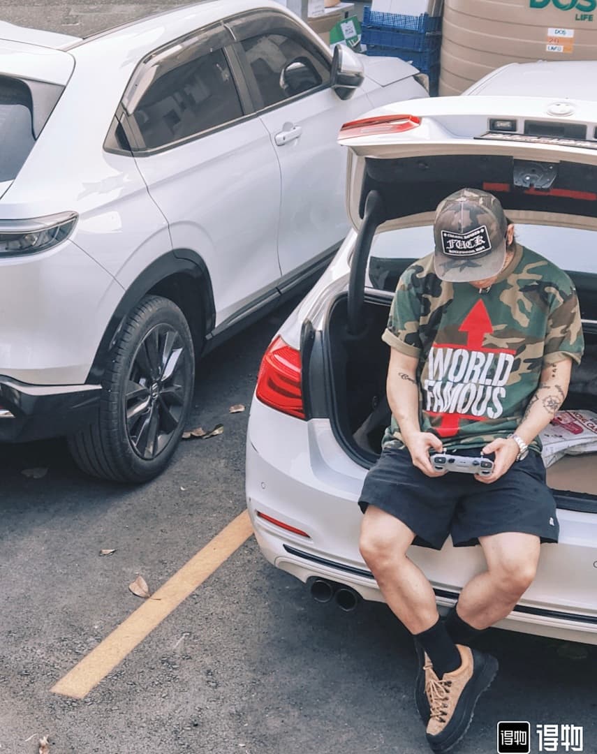 T-Shirt Supreme WEEK1 World Famous Camuflagem foto 04