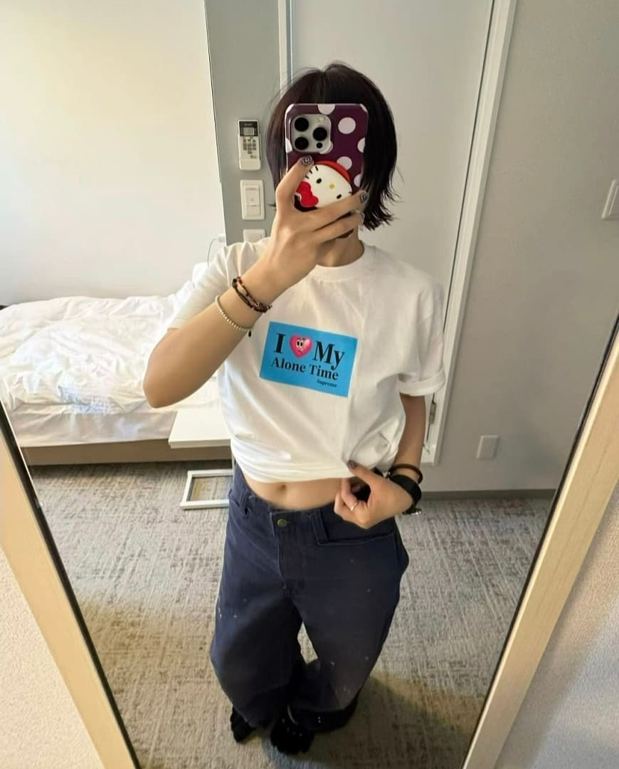 T-Shirt Supreme SS26 Alone Time Coração Rosa foto 09