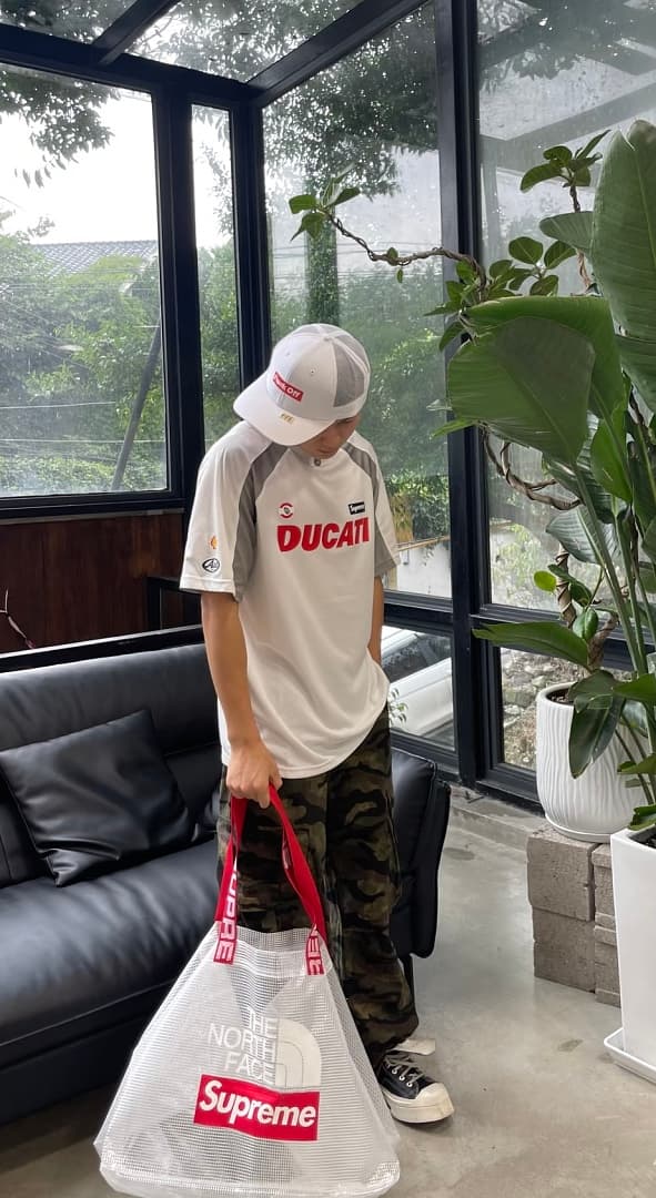 Jersey Supreme x Ducati Soccer foto 04