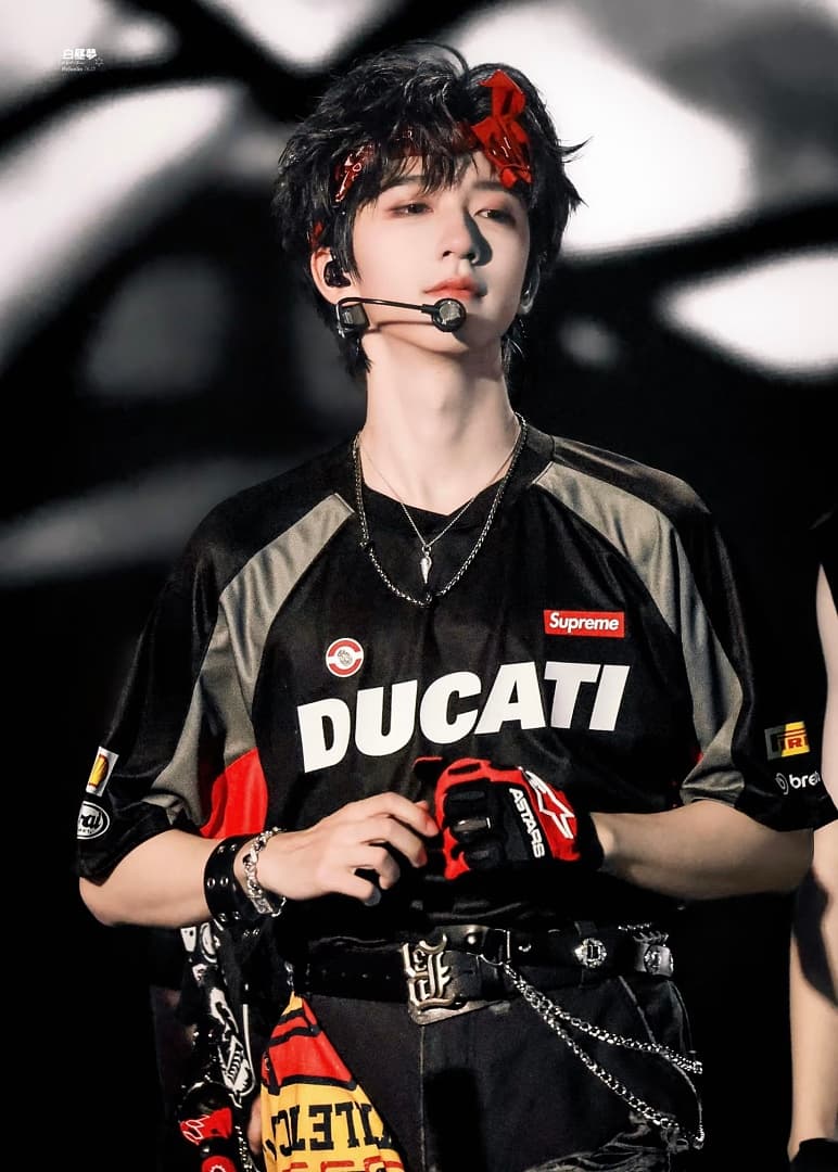 Jersey Supreme x Ducati Soccer Variante foto 02