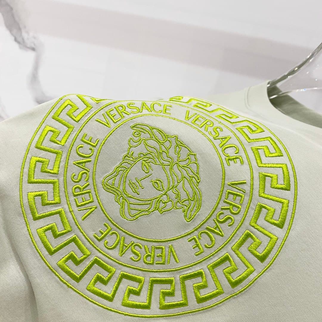 T-shirt Versace com Logo Medusa (Verde-pálido) foto 05