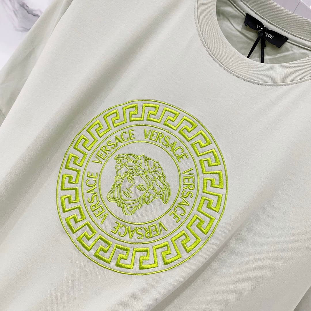 T-shirt Versace com Logo Medusa (Verde-pálido) foto 06
